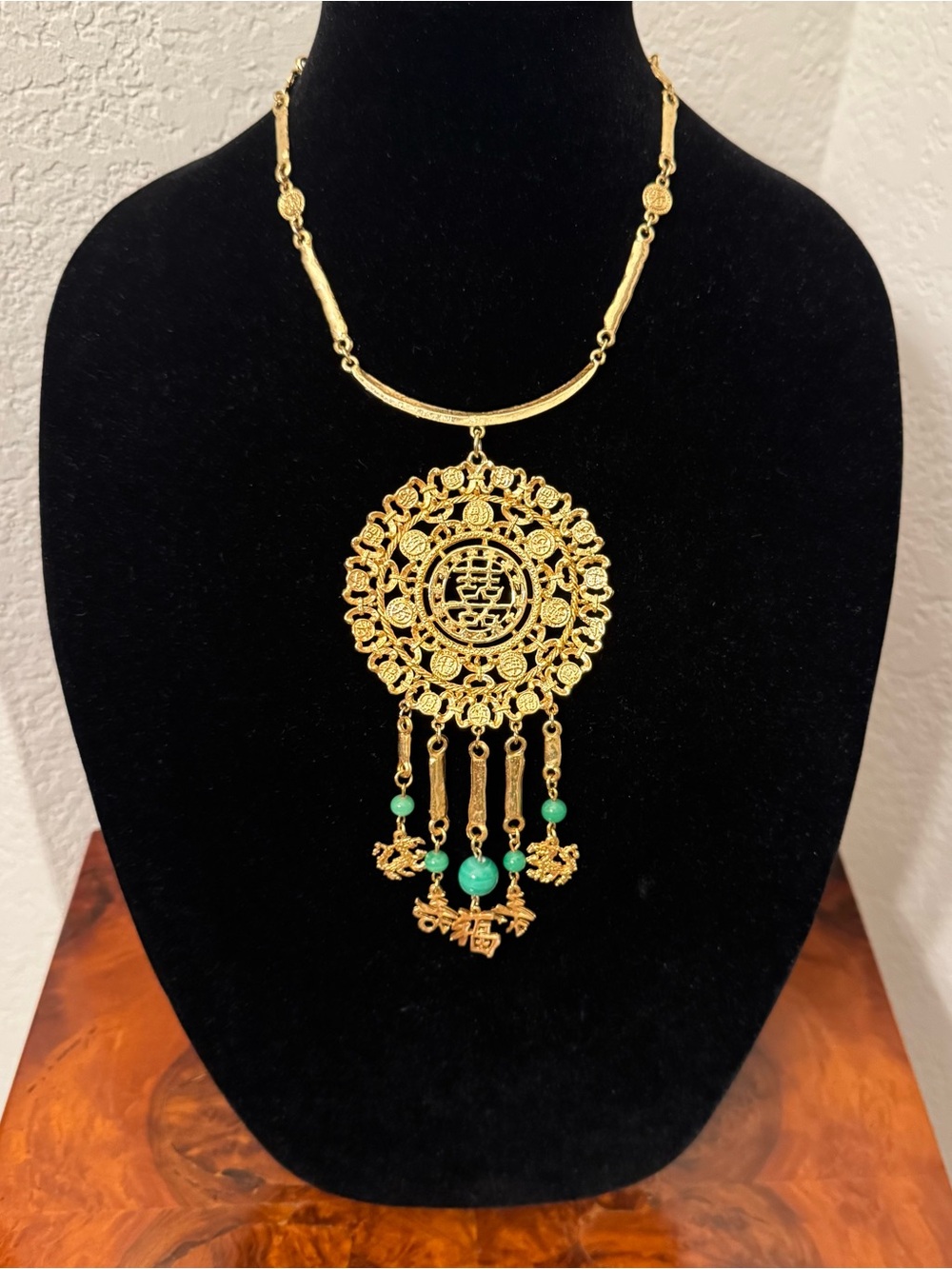 Goldette New York Signed Vintage Late 60s Gold Tone Asian Runway Necklace Mint!